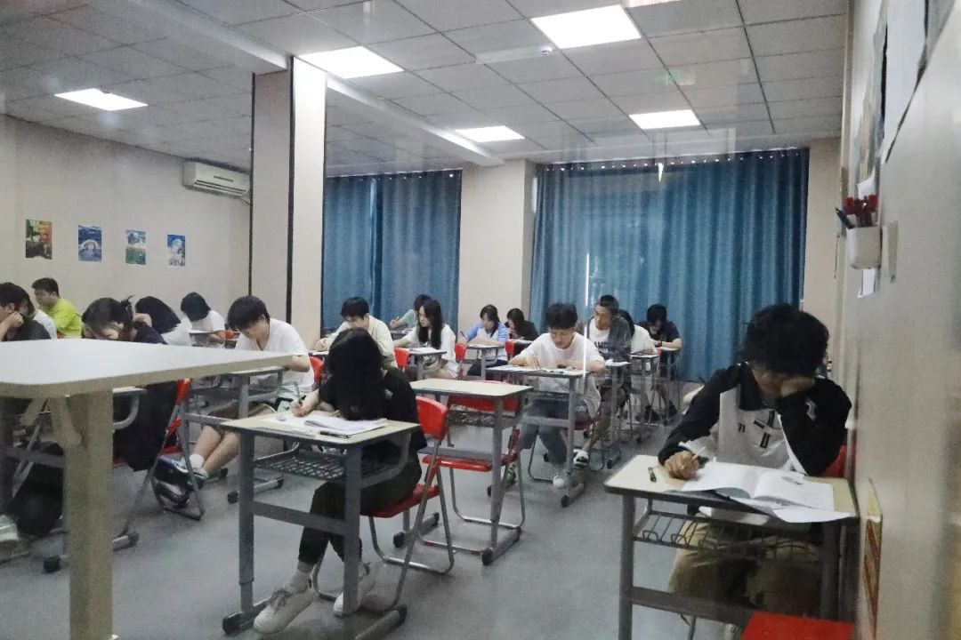 祝贺朝阳义塾学子成功在校参加第170回日语J-TEST考试! - 朝阳义塾